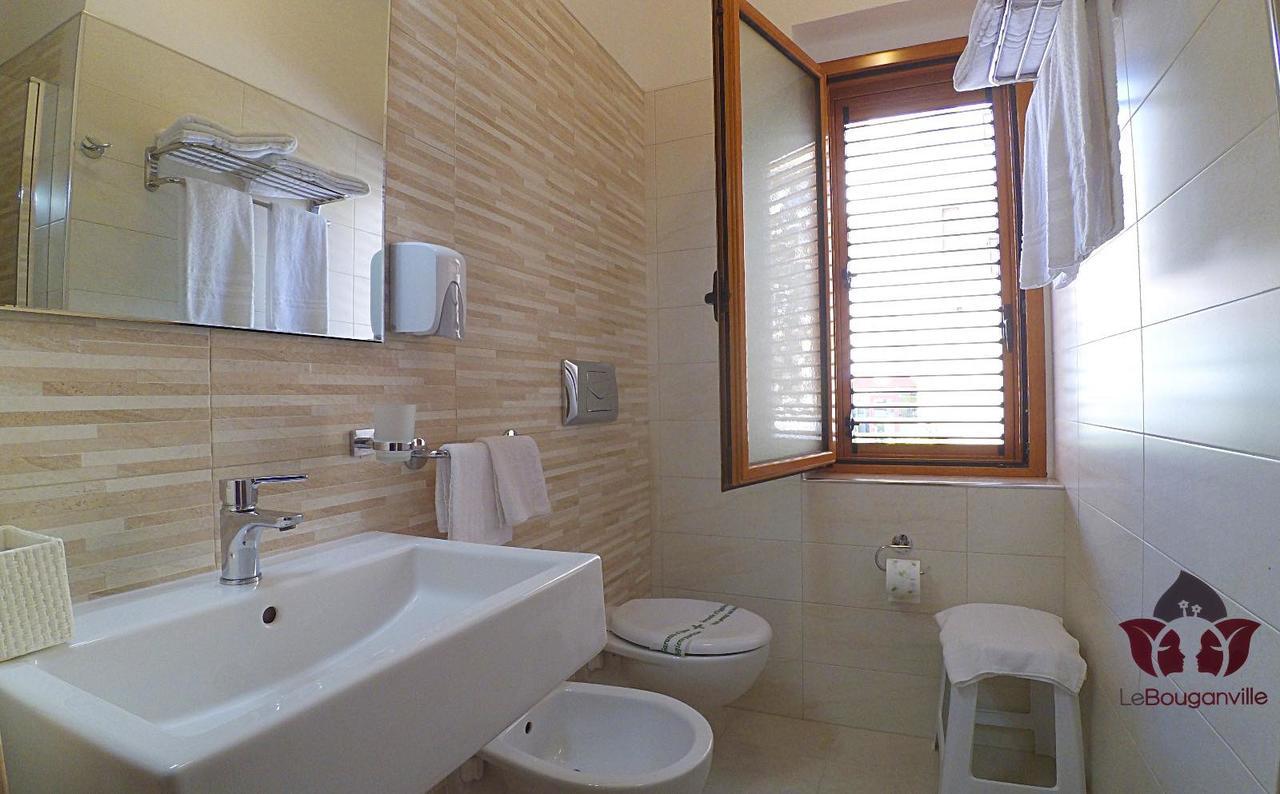 Le Bouganville Vieste Luaran gambar